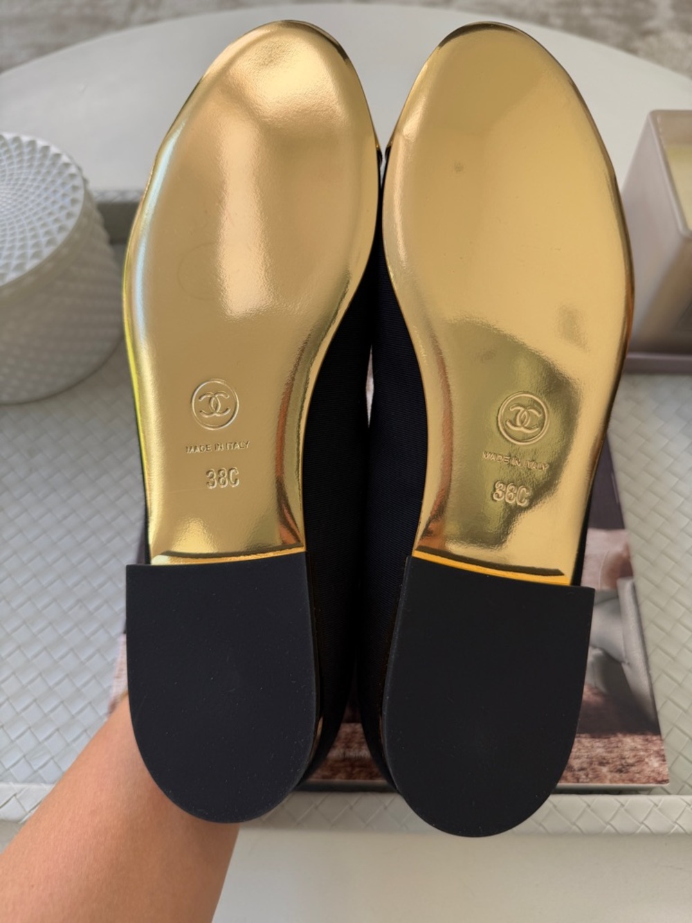 CHANEL GOLD METALLIC GROSGRAIN CC LOGO CAPTOE BLACK FABRIC BALLET FLATS SHOES 38 - Picture 16 of 17